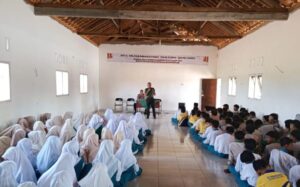 Peduli Generasi Muda, Babinsa Koramil Way Bungur Berikan Sosialisasi Binluh Kenakalan Remaja