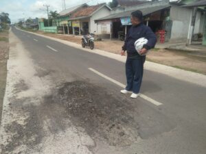 Wah..! Baru Seumur Jagung Proyek APBD Lampung Timur , Di Desa Sumberrejo Sudah Hancur