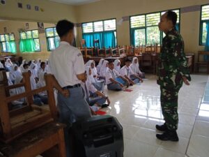 Koramil 06/Purbolinggo Latih PBB Siswa SMAN 1 Purbolinggo