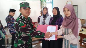 Wakili Danramil, Babinsa Jabung Hadiri Penyerahan Sertifikat Sehati