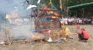 Upacara Ngaben Umat Hindu Pacek Swastika Buana Berduka