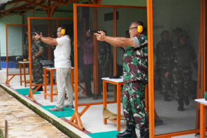PELIHARA KEMAMPUAN, KASDAM II/SWJ BESERTA PEJABAT KODAM II/SWJ LATIHAN MENEMBAK PISTOL