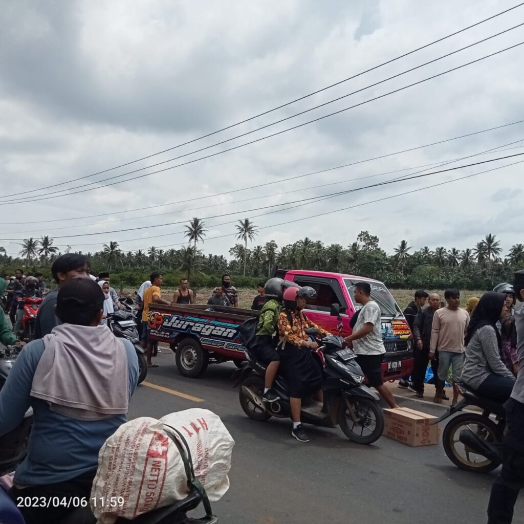 Tragis !! Pelajar SMP tewas Tabrakan Dengan Mobil Truck Box