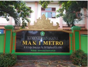 Kepsek MAN 1 Metro: Temui Mas Gimin dan Bendahara