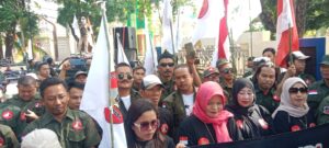 LSM Kota Metro demo di dinas PUTR, terindikasi adanya Korupsi