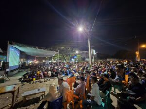 Ratusan Warga Nyanyikan Bambang-Rafieq Harapanku, Saat Nobar Indonesia vs China