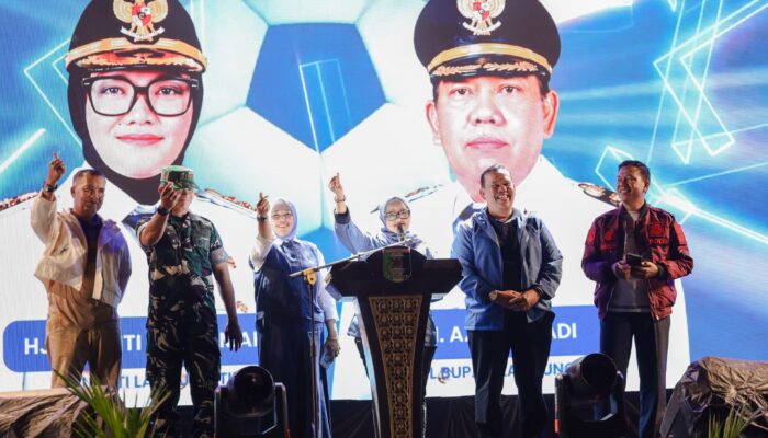 Bupati Ela Siti Nuryamah Membuka Festival UMKM dan Nobar Piala Dunia FIFA 2026 di Depan Pemda